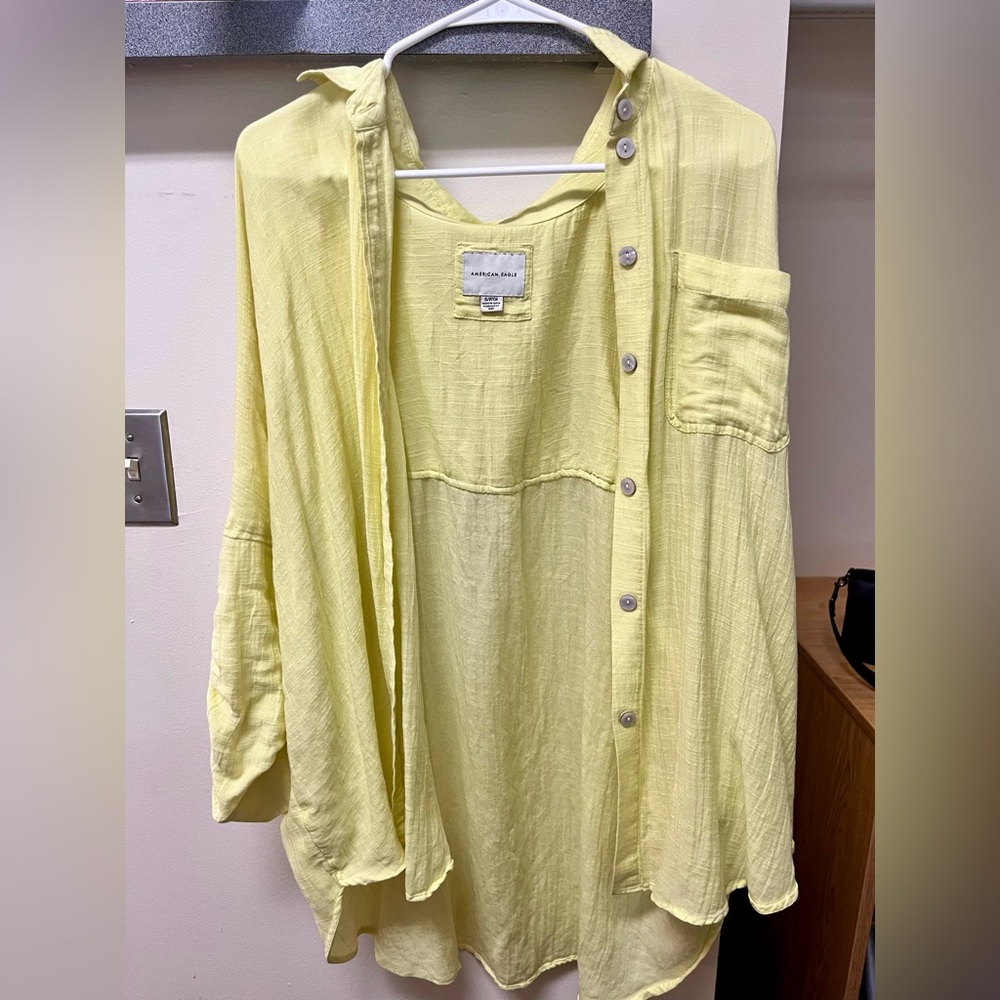 American Eagle Women’s Yellow Pool Button Up